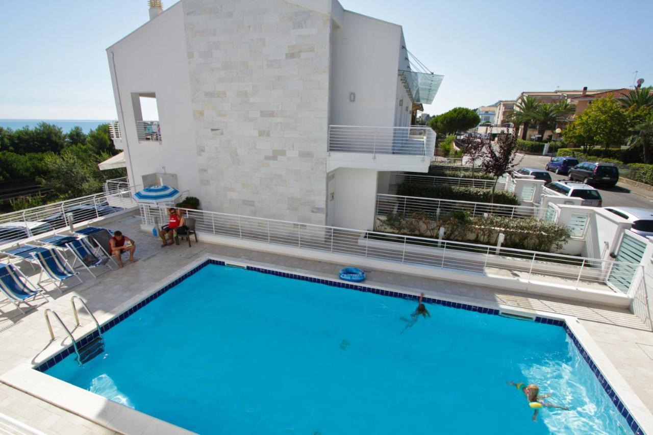 Cerrano Park Resort Пінето Номер фото